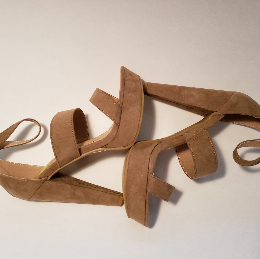 👠👟Taupe Platforms